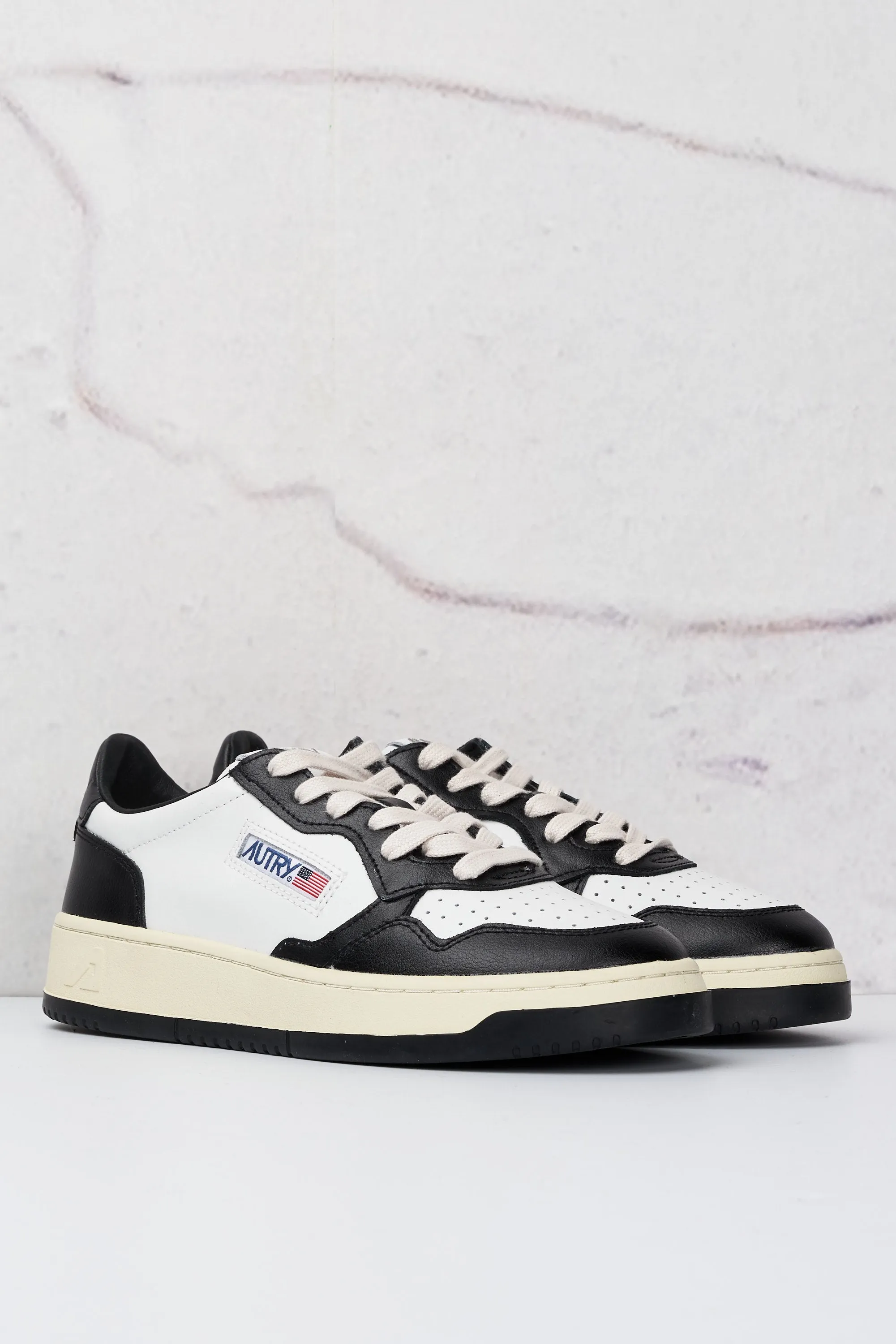 Autry Medalist Low in Pelle Bicolor Bianco/Nero 5200