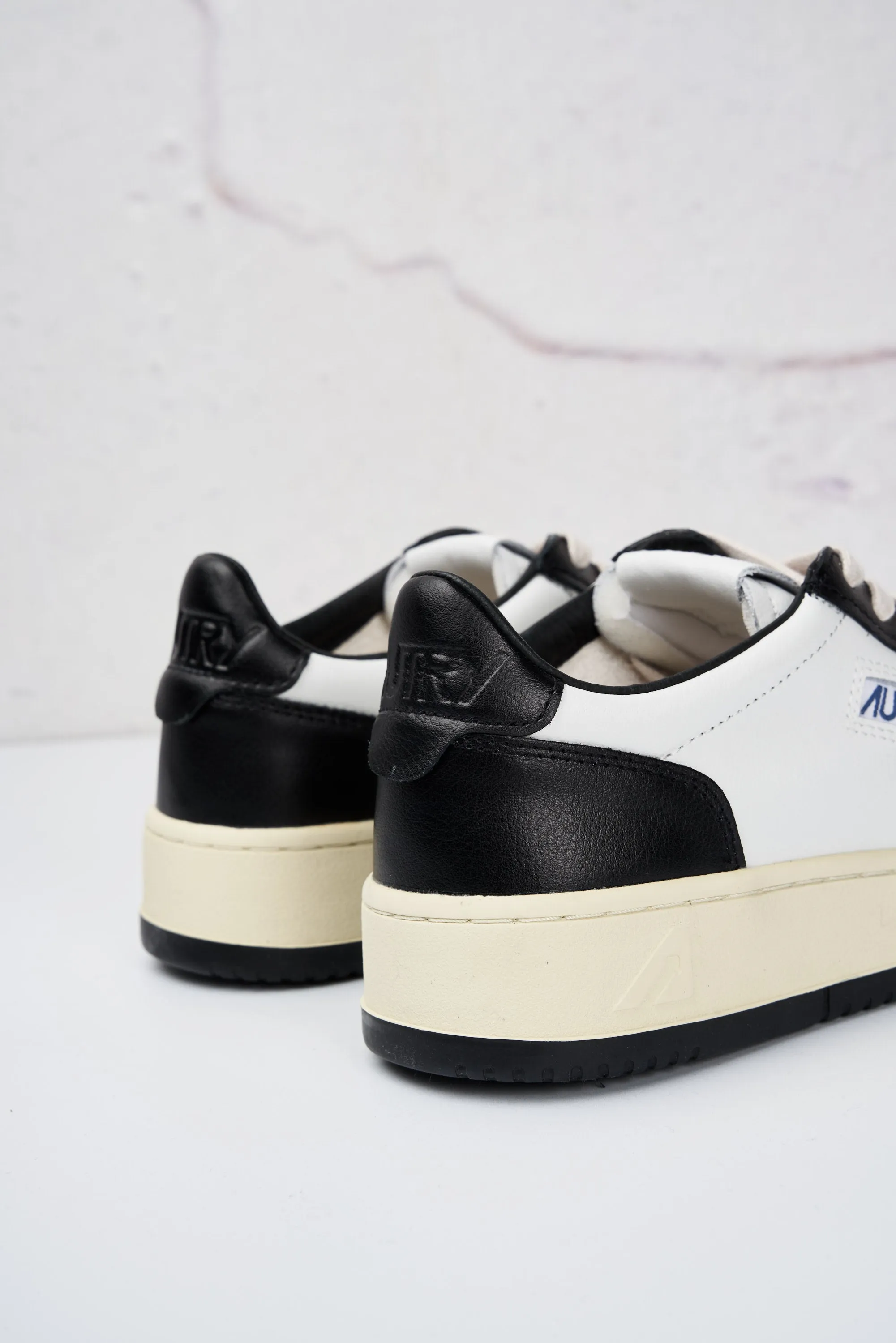 Autry Medalist Low in Pelle Bicolor Bianco/Nero 5200