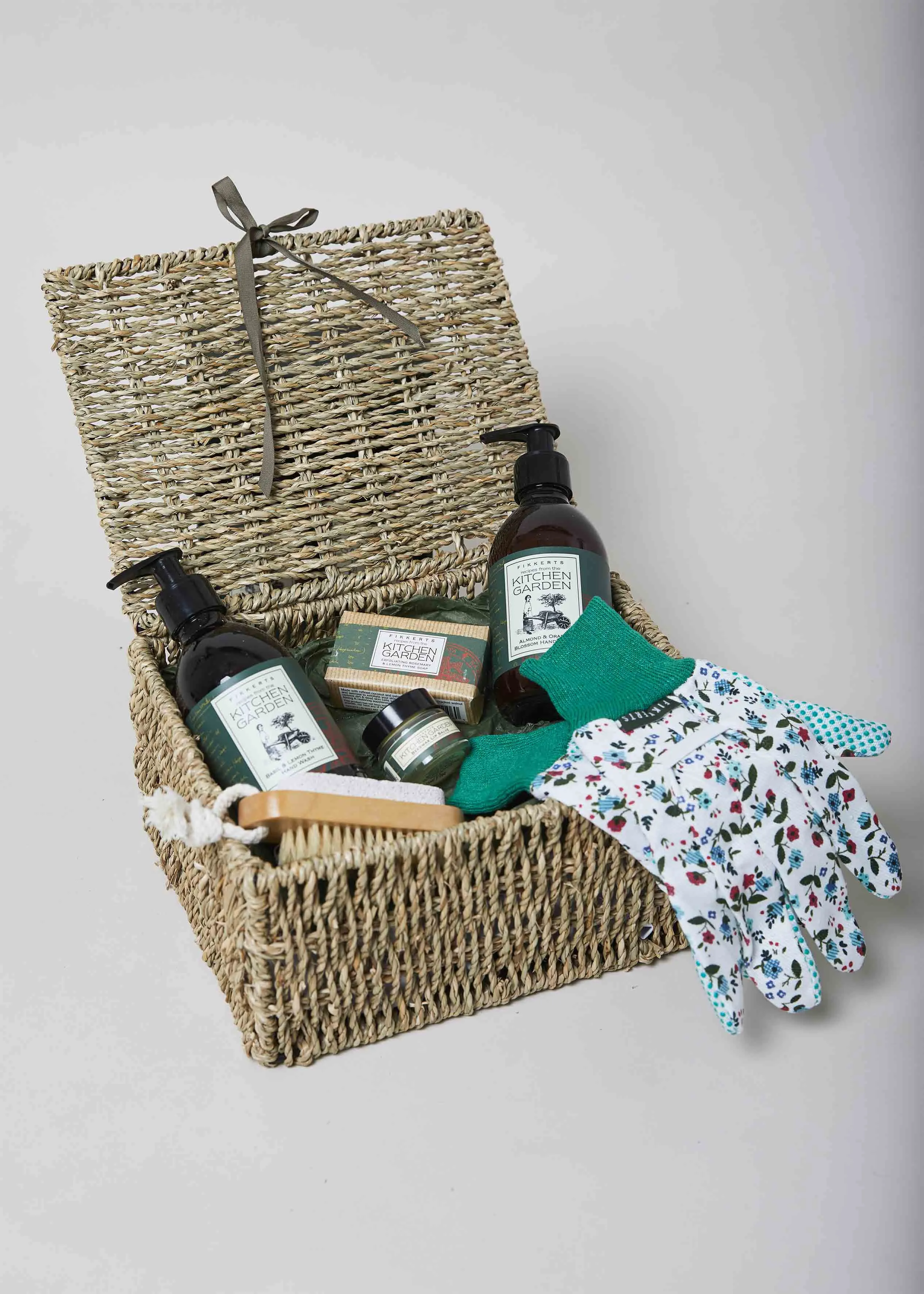 Gardeners Gift Basket by Fikkerts